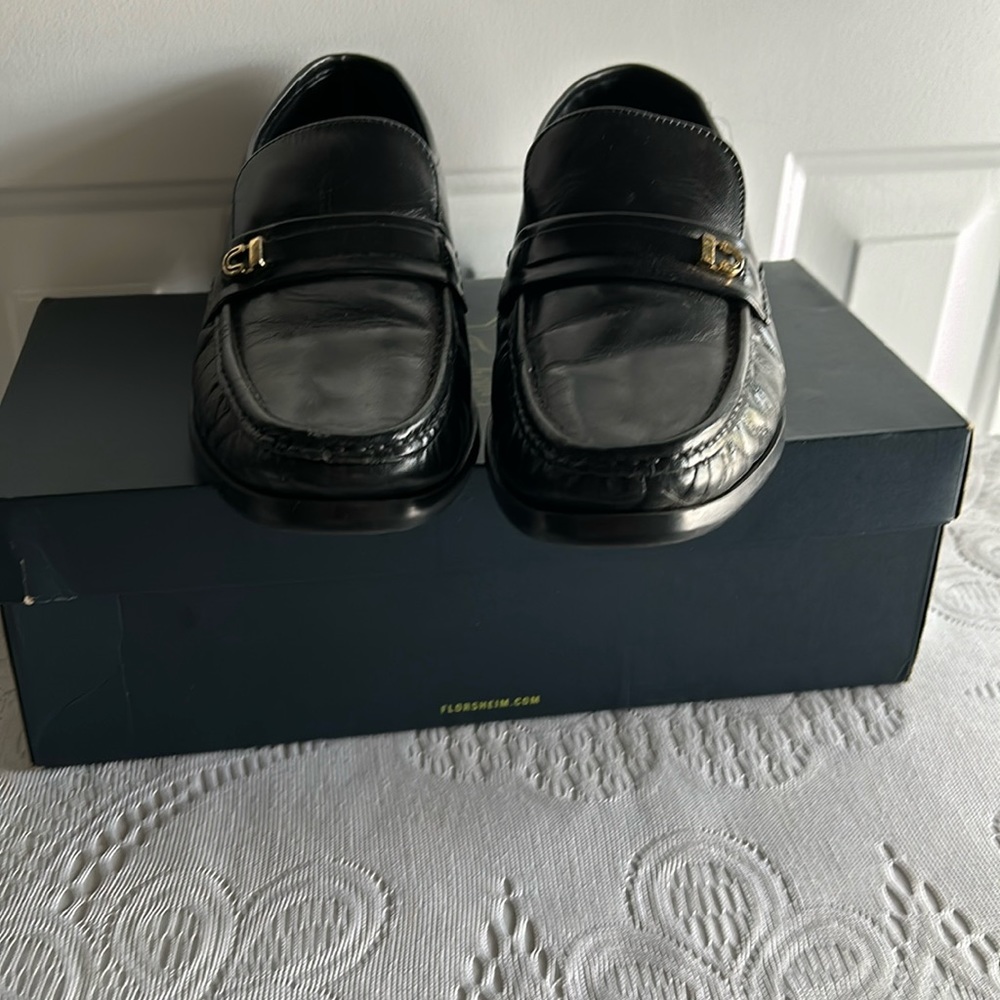 Florsheim men’s shoes. Size 9D.